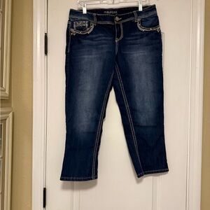 New without tags. Maurice’s Junior size 11/12 cropped jeans.